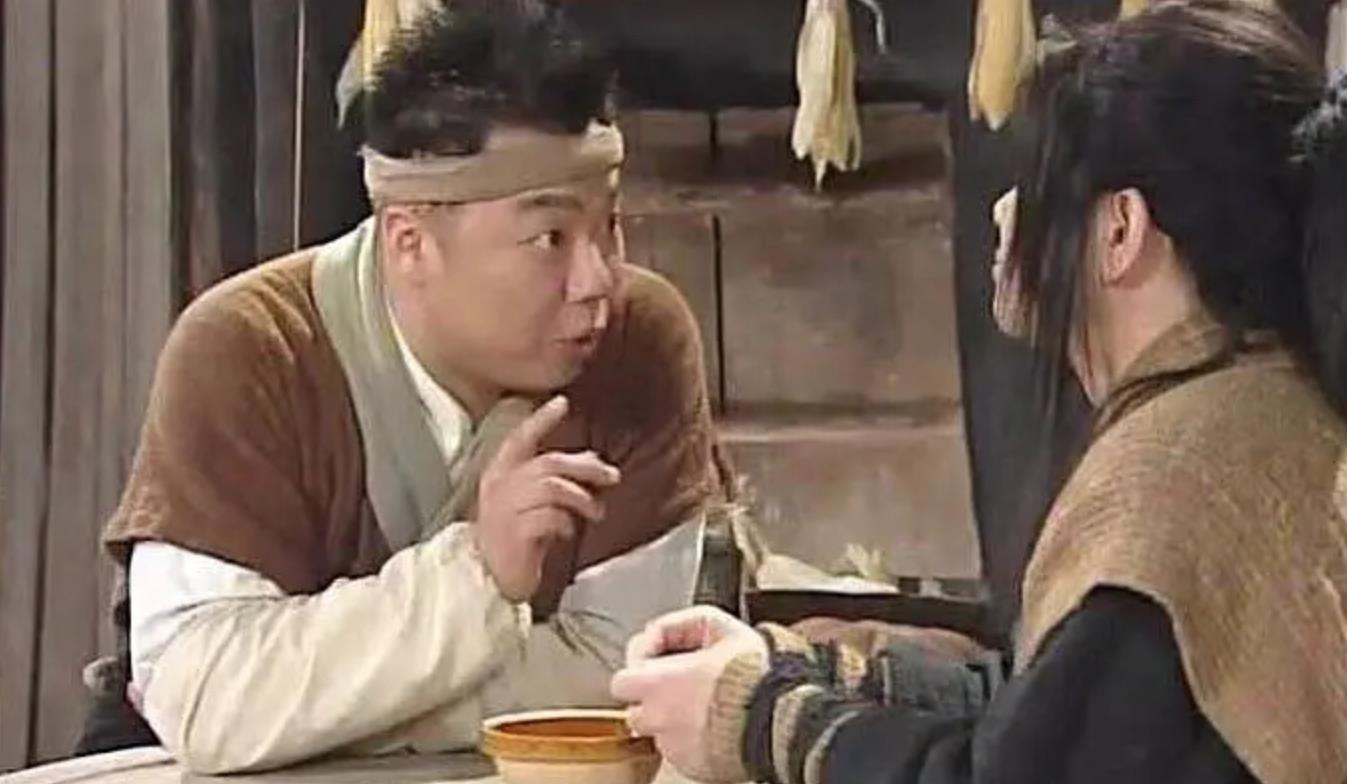 冲马桶时不慎将该死的猫掉进去,吓得它蹦出来就往外面狂冲