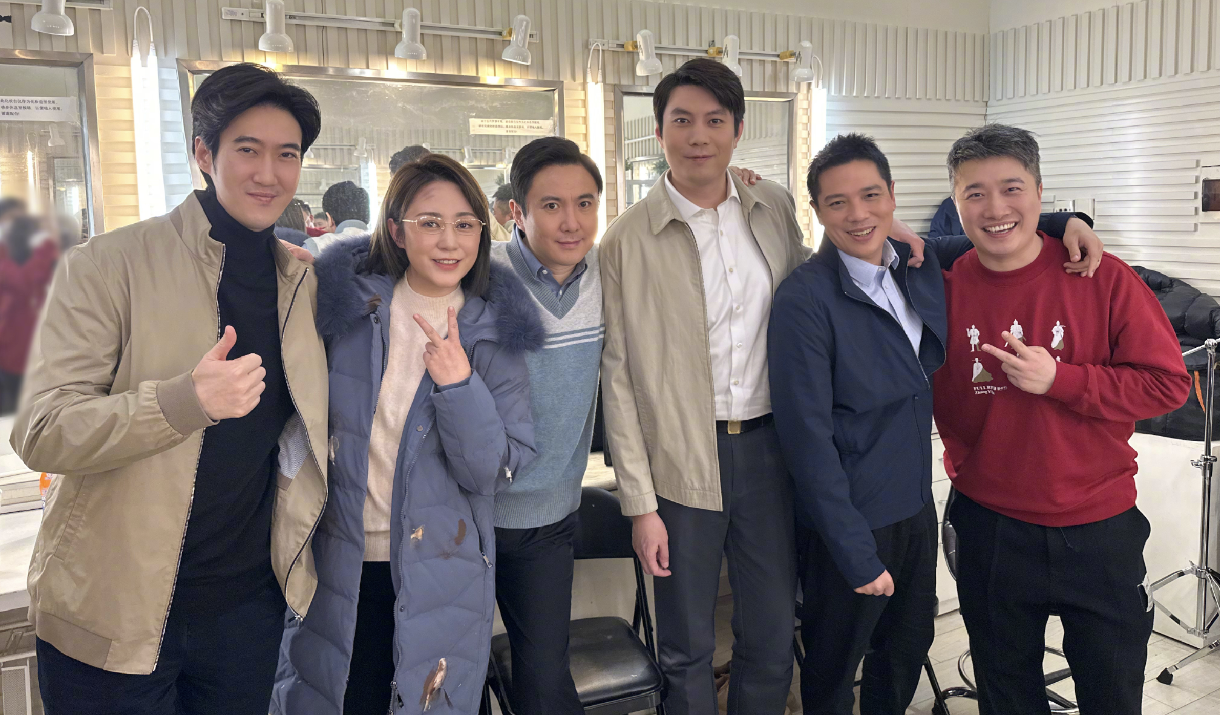 春节晚会现场沈腾临场改词艾伦直接愣住了.少了2分钟圆场