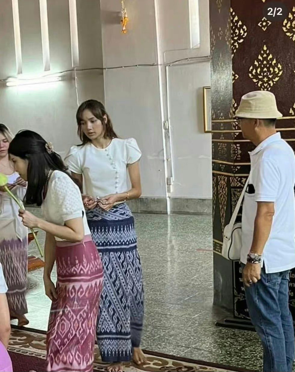 嘘，别问Lisa的脚趾头，她也只是个女人呀！