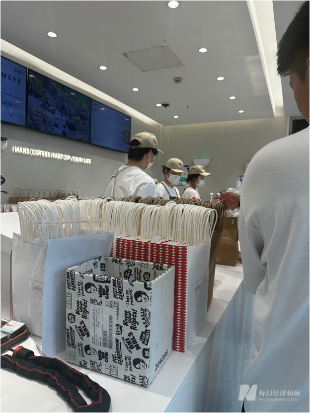 咖啡店扩张后Manner去年仅1225人缴纳五险,员工权益被榨干