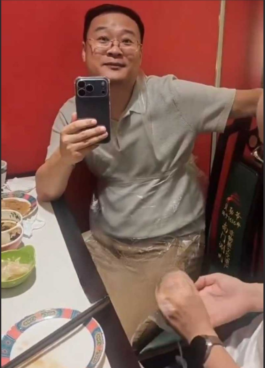  贝勒爷南门涮肉店 两男子喝光雪碧硬杠要求免单